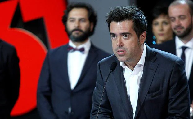 Koldo Zuazua agradece el Premio Especial del Jurado que recibió 'La herida', de Fernando Franco, en el Zinemaldia de 2013.