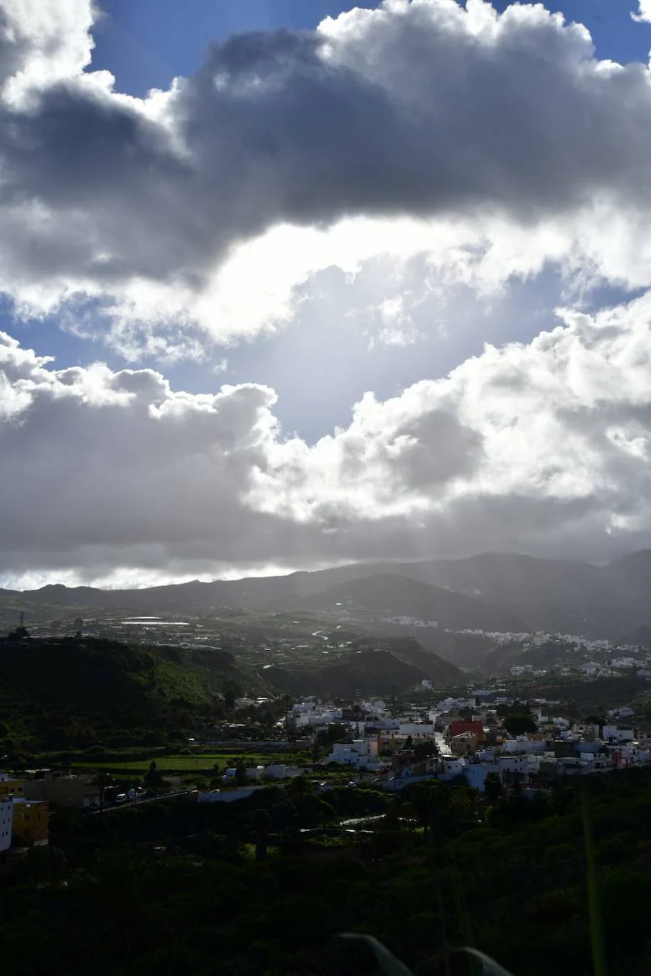 Fotos: El frío asola Gran Canaria, especialmente las zonas de Valsequillo y San Mateo. 