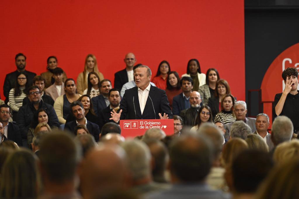 Fotos: El acto del PSOE liderado por Pedro Sánchez en el Auditorio Alfredo Kraus, en imágenes