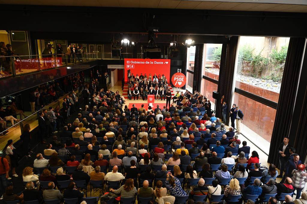 Fotos: El acto del PSOE liderado por Pedro Sánchez en el Auditorio Alfredo Kraus, en imágenes