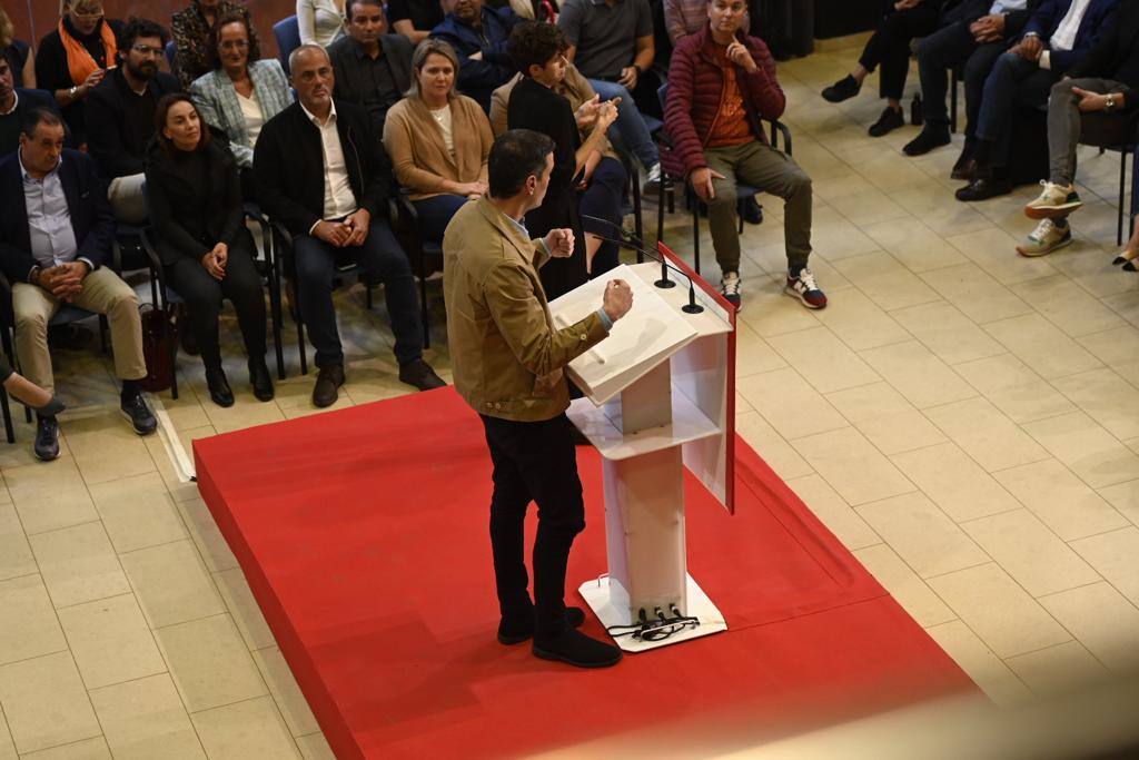 Fotos: El acto del PSOE liderado por Pedro Sánchez en el Auditorio Alfredo Kraus, en imágenes