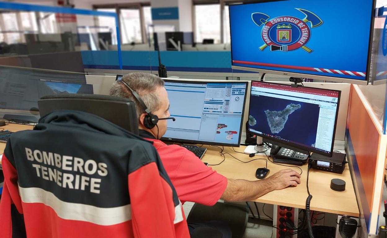 Rescatan a un pescador que cayó en unos riscos en La Guancha