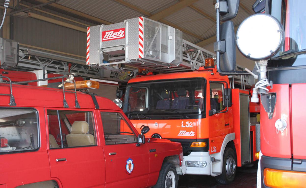 Imagen de archivo de vehículos de bomberos. 