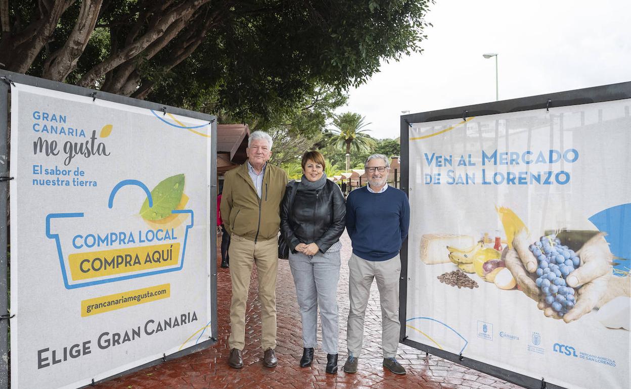 Pedro Quevedo (i) y Minerva Alonso, este domingo en el Mercado Agrícola de San Lorenzo. 