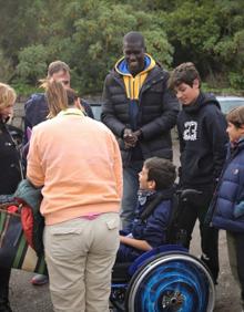 Imagen secundaria 2 - El Granca lleva su compromiso a la Finca de Osorio con una sesión de senderismo inclusivo