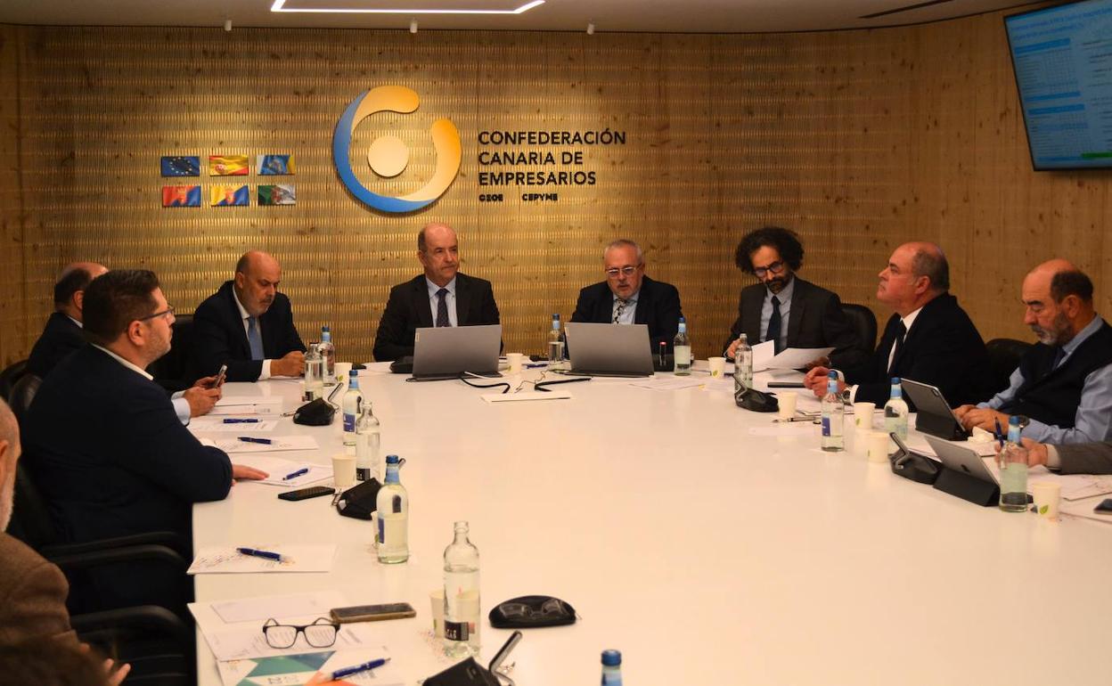 Imagen de la junta directiva de la CCE, ayer. 
