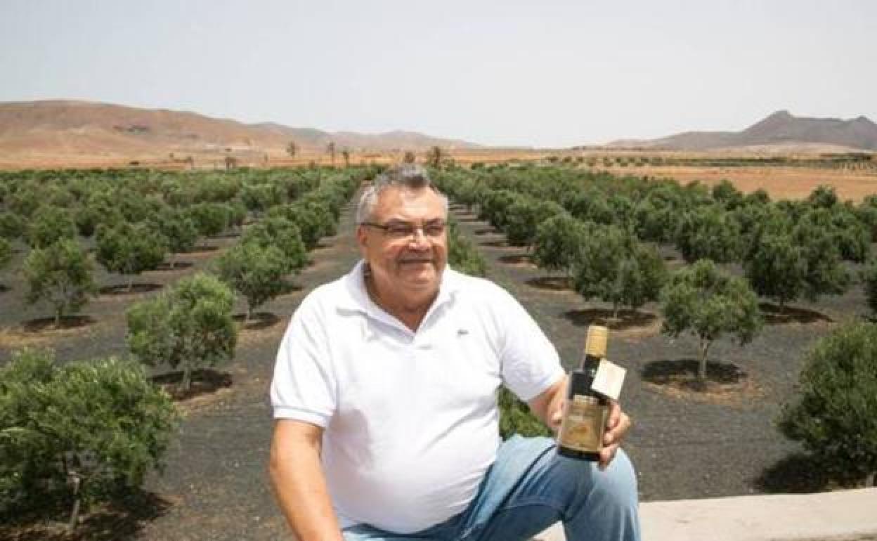Luis Hernández, en su finca de Teguerey, en Tuineje. 