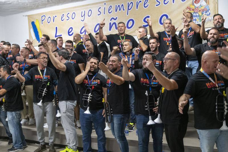 La murga Los Legañosos, en uno de sus ensayos en Carrizal. 