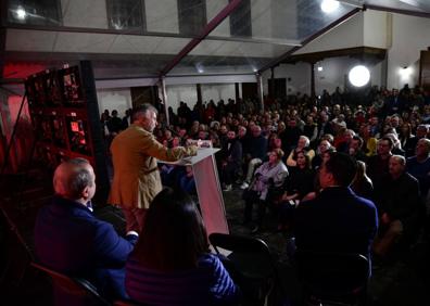 Imagen secundaria 1 - La cúpula del PSOE arropa a Ramos en su presentación como candidato a la alcaldía