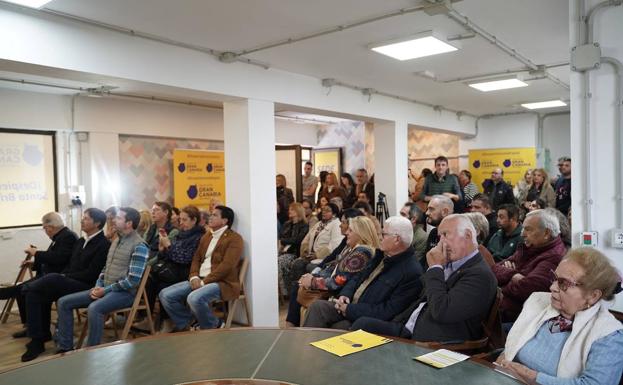 Asistentes al acto de inauguración de la sede local de UxGC en Santa Brígida. 