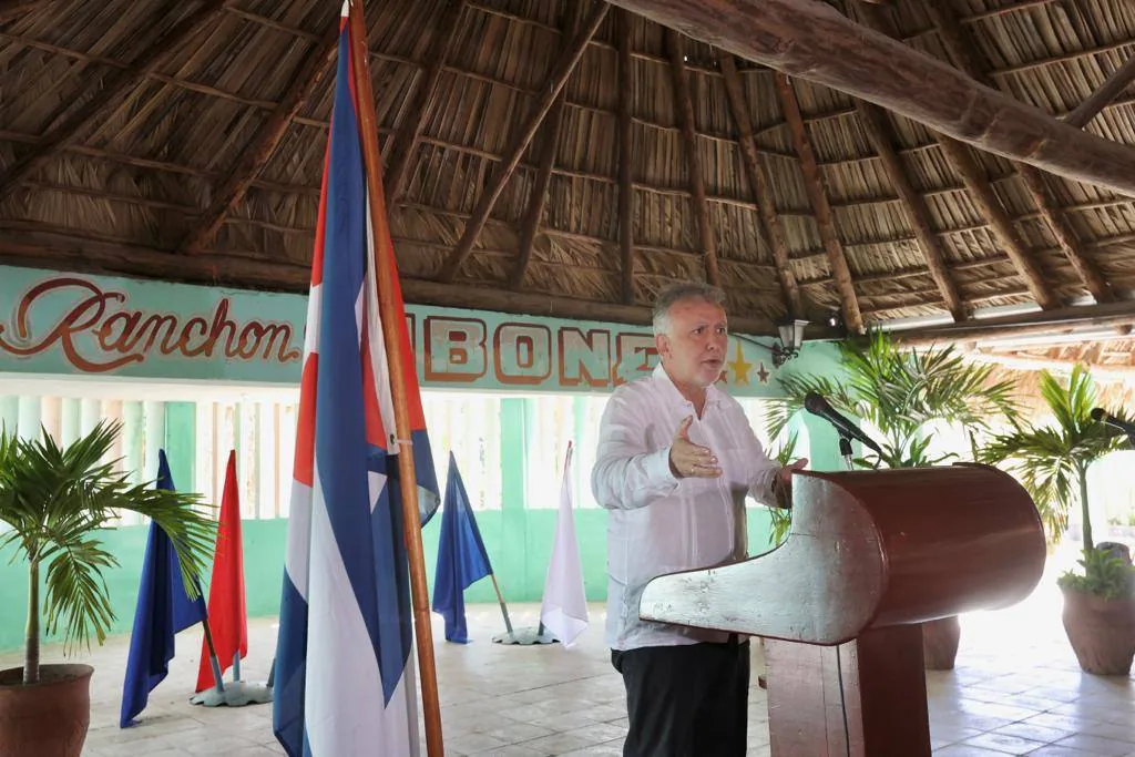 Fotos: El presidente de Canarias, Ángel Víctor Torres, durante la primera jornada de su visita a Cabaiguán, Cuba