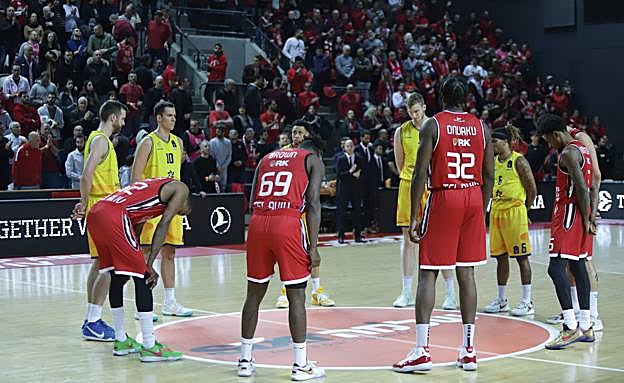 Imagen principal - Imágenes del encuentro entre el Hapoel Tel Aviv y el Gran Canaria. 