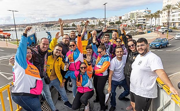 El primer paseo de la guagua carnavalera. 