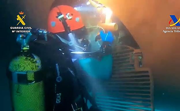 Imagen principal - Localizan 40 kilos de cocaína ocultos en un buque en el Puerto de La Luz