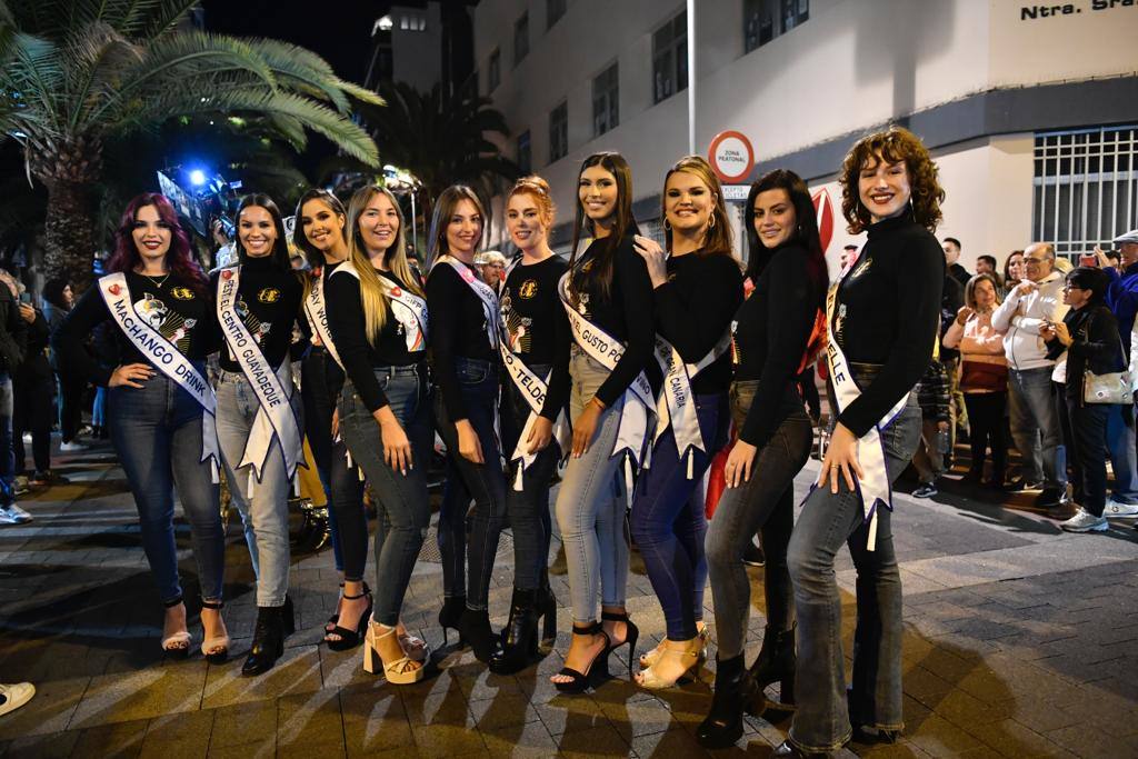 Fotos: Santa Catalina se convierte en una fiesta disco en el pregón del carnaval