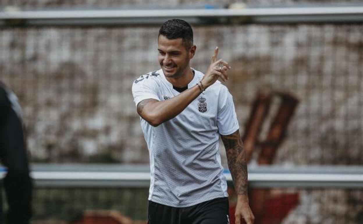 Vitolo, durante un entrenamiento con el grupo antes de su lesión en el bíceps femora. 