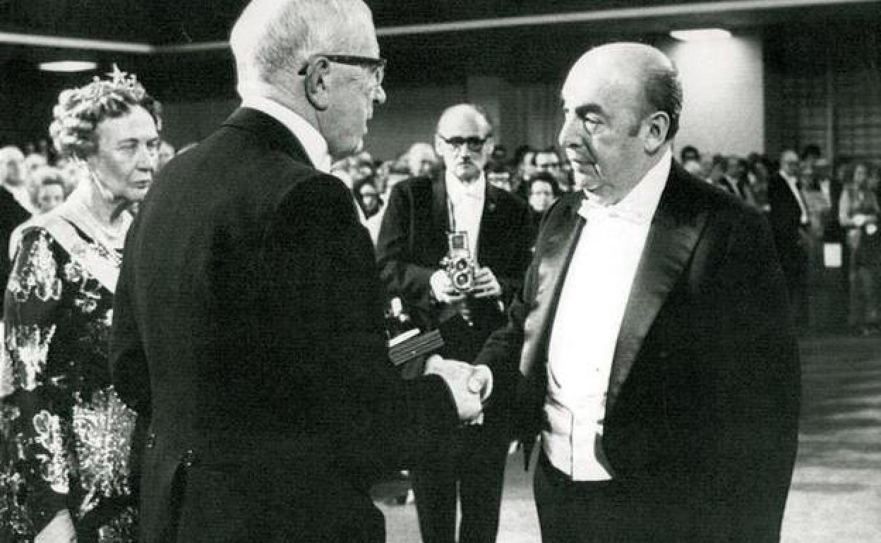 Pablo Neruda recibe el premio Nobel en el año 1971
