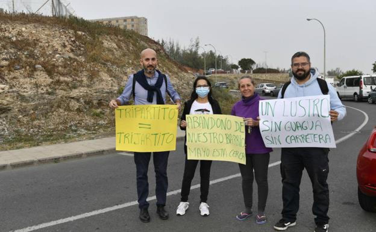 Los vecinos reclaman recuperar el servicio de guaguas previo al cierre de la calle.