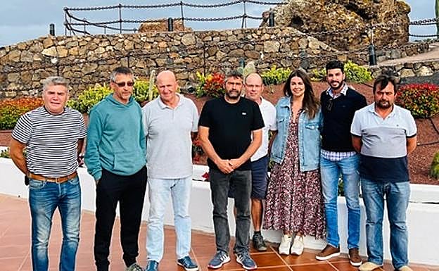 Gausimara Cabrera, con otros miembros de la asociación. 