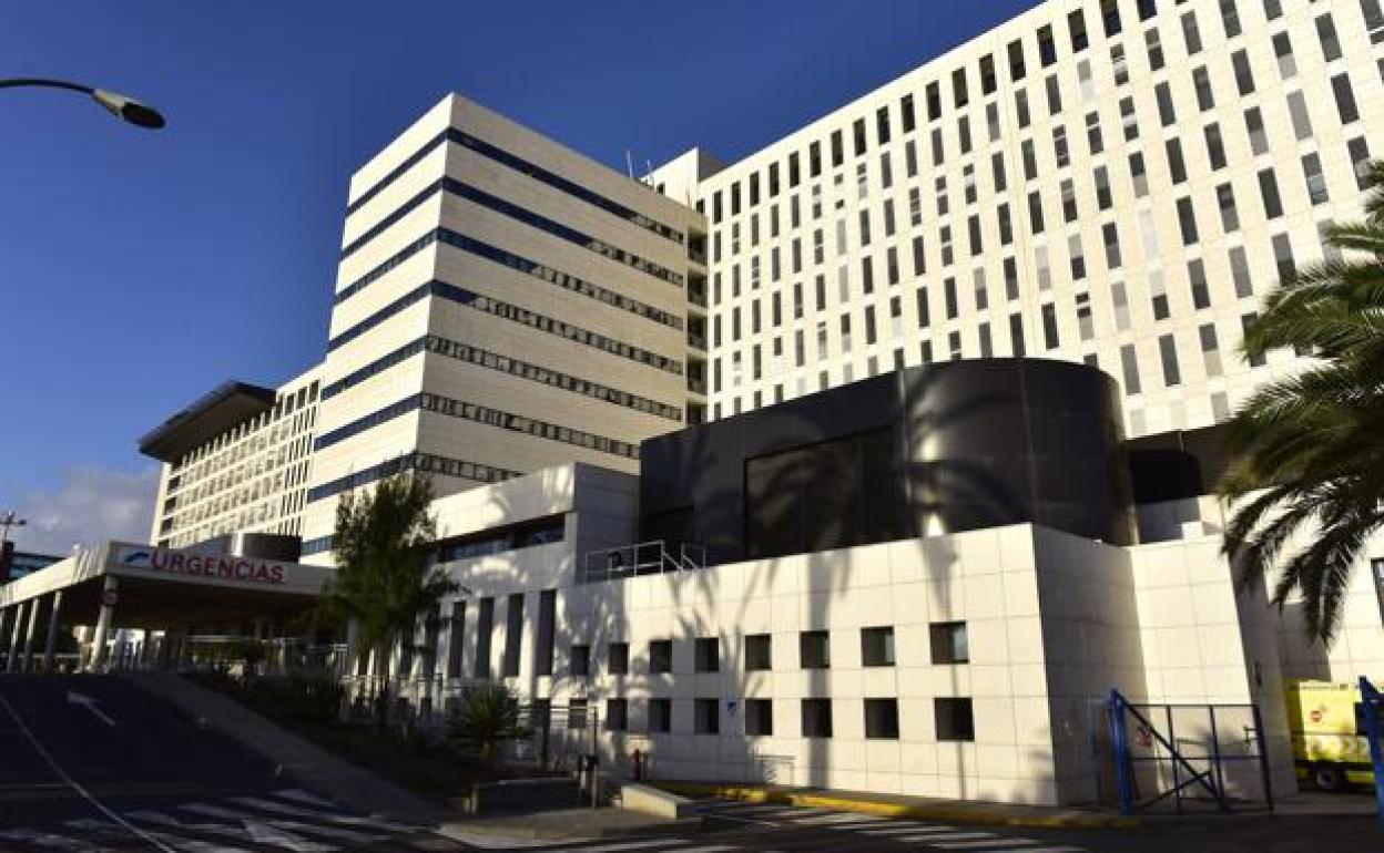 Imagen de archivo del exterior del Hospital Insular de Gran Canaria. 