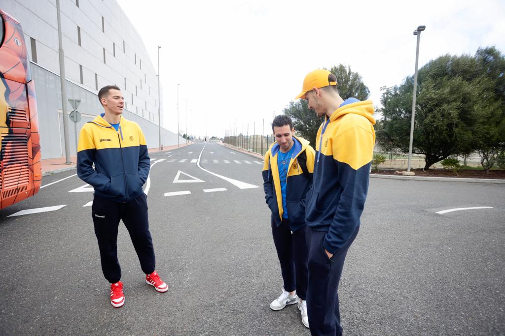 Fotos: El Granca inicia su viaje más ilusionante a la Copa