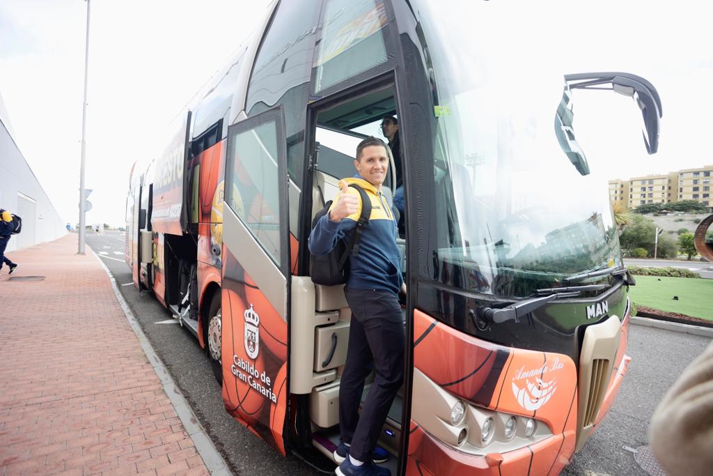 Fotos: El Granca inicia su viaje más ilusionante a la Copa