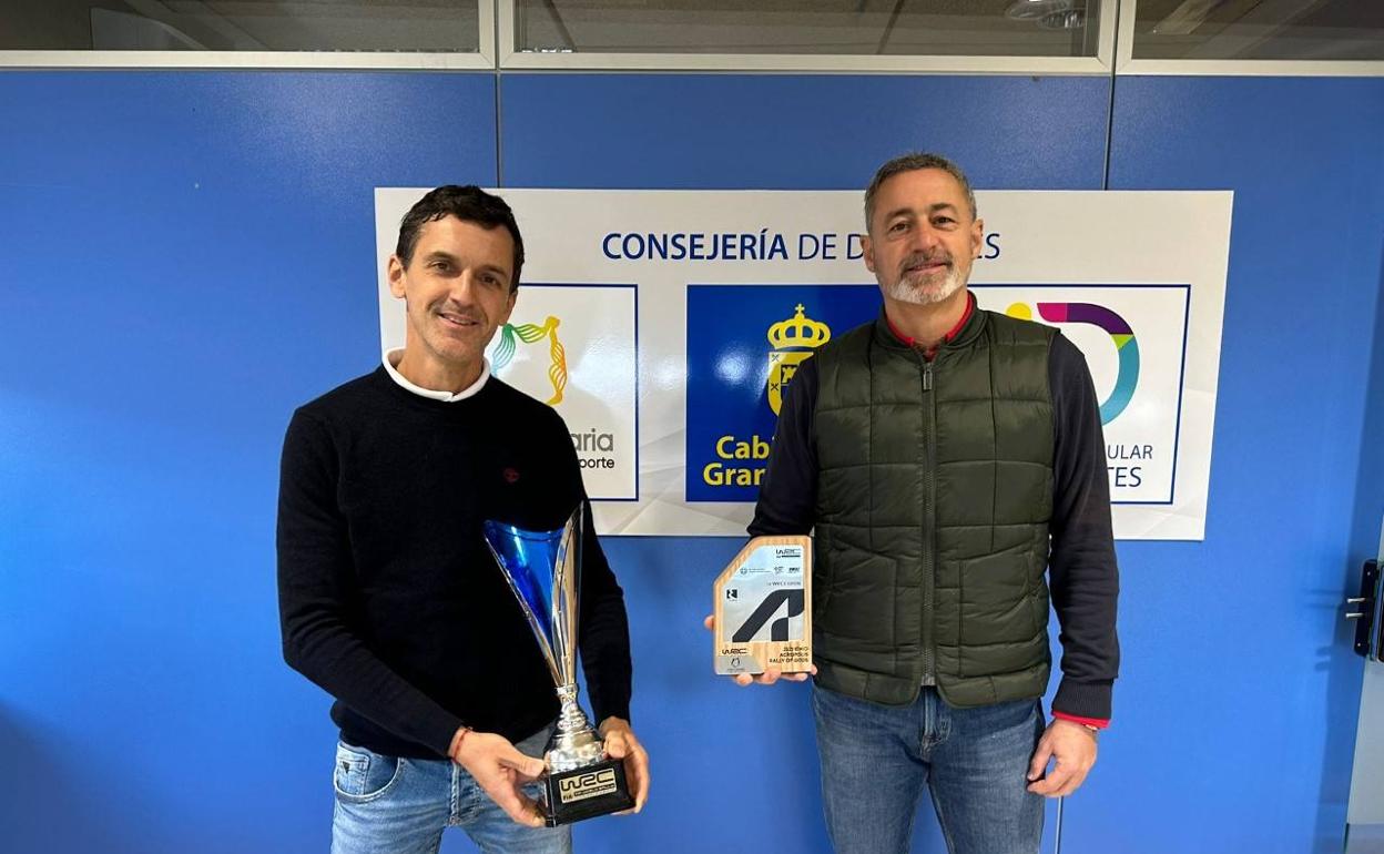 Rogelio Peñate y Francisco Castellano, durante su encuentro en la Consejería de Deportes del Cabildo. 