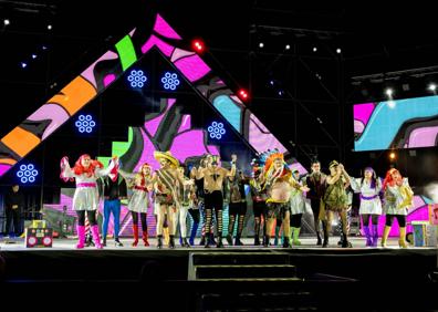 Imagen secundaria 1 - Imágenes de los participantes en la gala. 