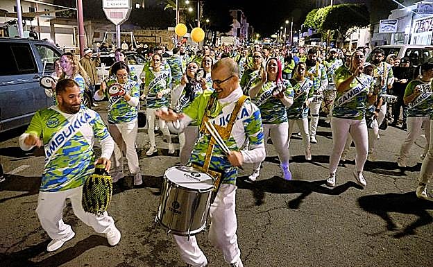 Imagen principal - Distintos momentos del recorrido con la sardinilla. 