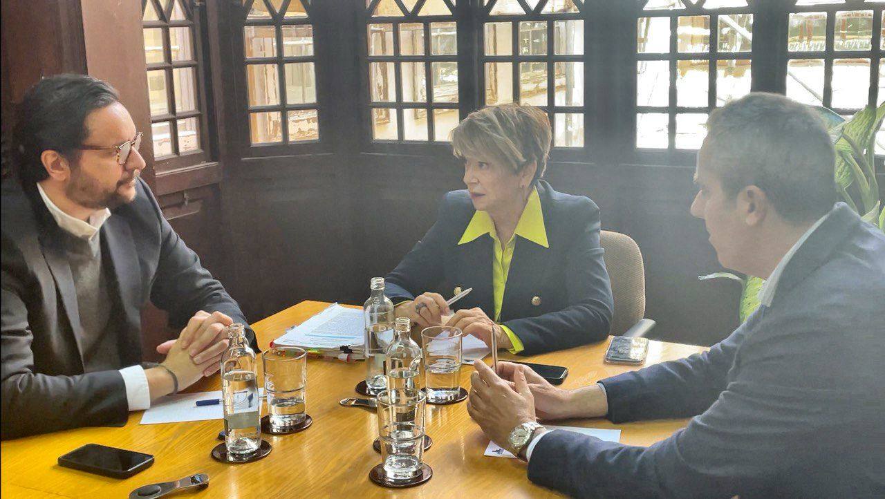 El candidato a la Alcaldía de Telde, Sergio Ramos, junto a la presidenta de la AECP, María Salud Gil, y el candidato del PP al Cabildo de Gran Canaria, Miguel Jorge Blanco
