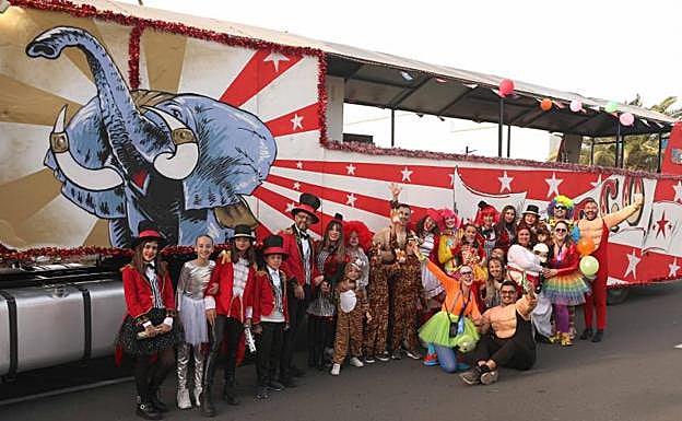 Tercer premio en carrozas. 