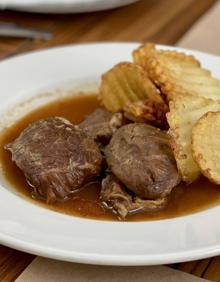 Imagen secundaria 2 - Arvejas, codillo y carrilleras de La Montanera