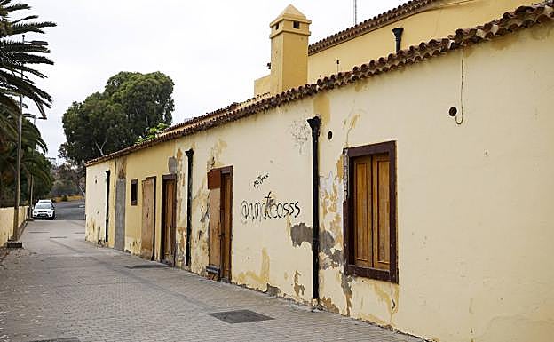 Color original de la Casa de la Condesa antes de que los okupas la pintasen. 