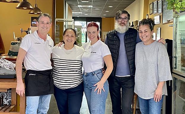 De izquierda a derecha, Jose, Celia, Ana, Sergio y Virginia