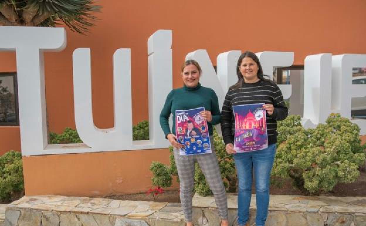 La alcaldesa Esther Hernández y la concejala de Festejos, Mayka Marrero. 