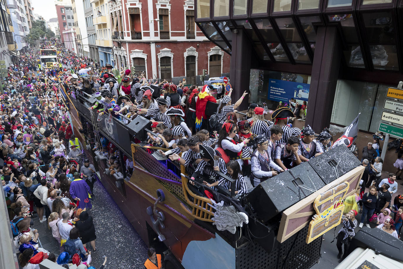 Fotos: Los más pequeños se lo pasaron en grande en la cabalgata infantil