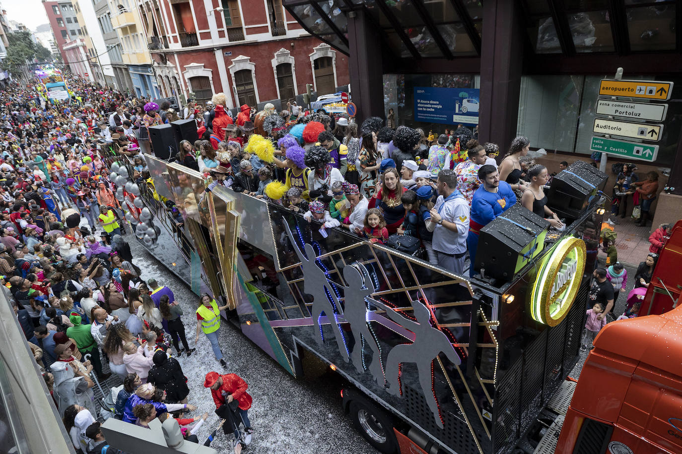 Fotos: Los más pequeños se lo pasaron en grande en la cabalgata infantil