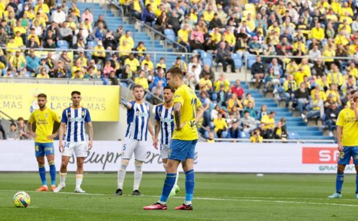 Loren Morón falló el penalti en la primera parte.
