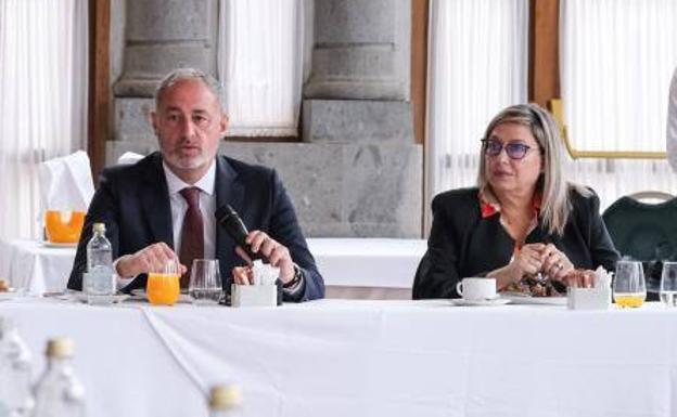 Francisco Castellano junto a María de los Ángeles Ramos. 