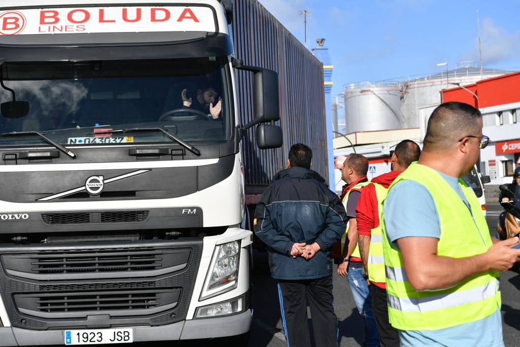 Piquetes informativos paran camiones en La Luz el primer día del paro del transporte