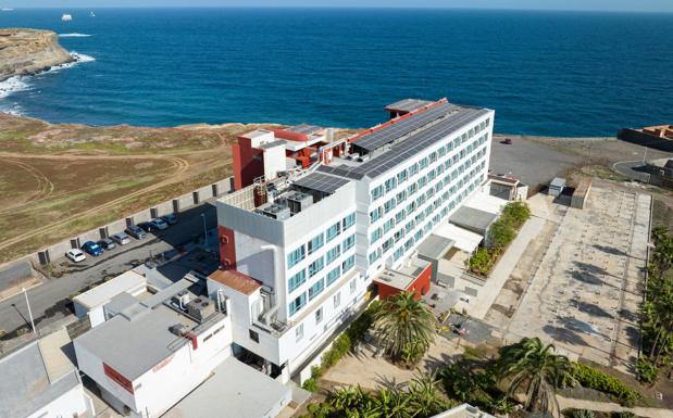 Imagen principal - El Grupo ICOT pone en marcha una planta fotovoltaica de autoconsumo en su Hospital ICOT Ciudad de Telde