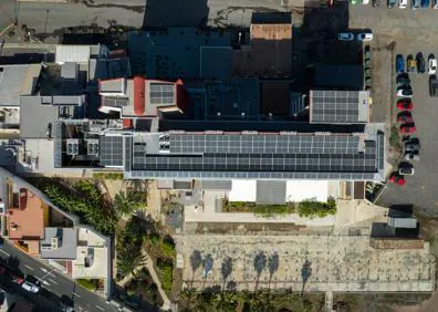 Imagen secundaria 1 - El Grupo ICOT pone en marcha una planta fotovoltaica de autoconsumo en su Hospital ICOT Ciudad de Telde