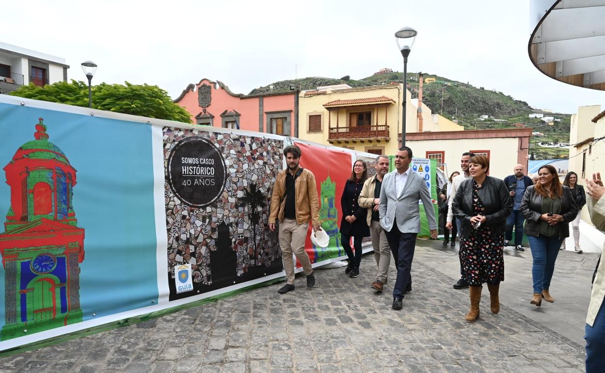 Alcalde, consejera insular, concejales y técnicos, ayer durante la visita. 