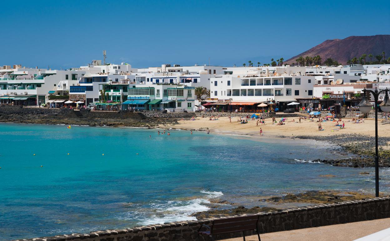 Playa del casco de Playa Blanca. 