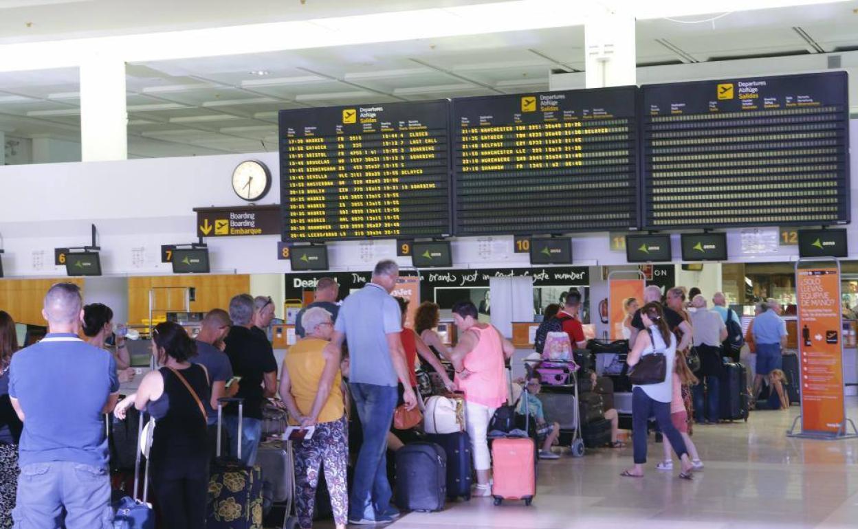 El objetivo de la ruta OSP es evitar el incremento injustificado de las tarifas en los vuelos a la península. 