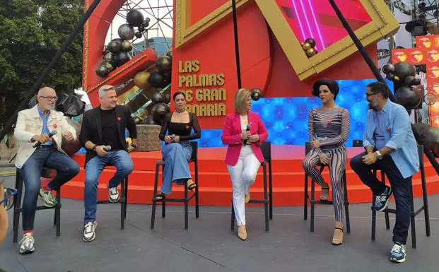De izquierda a derecha: Kiko Barroso, Roberto Herrera, Lorena Castell, Inmaculada Medina, Sharonne e Israel Reyes en la presentación de la gala drag. 