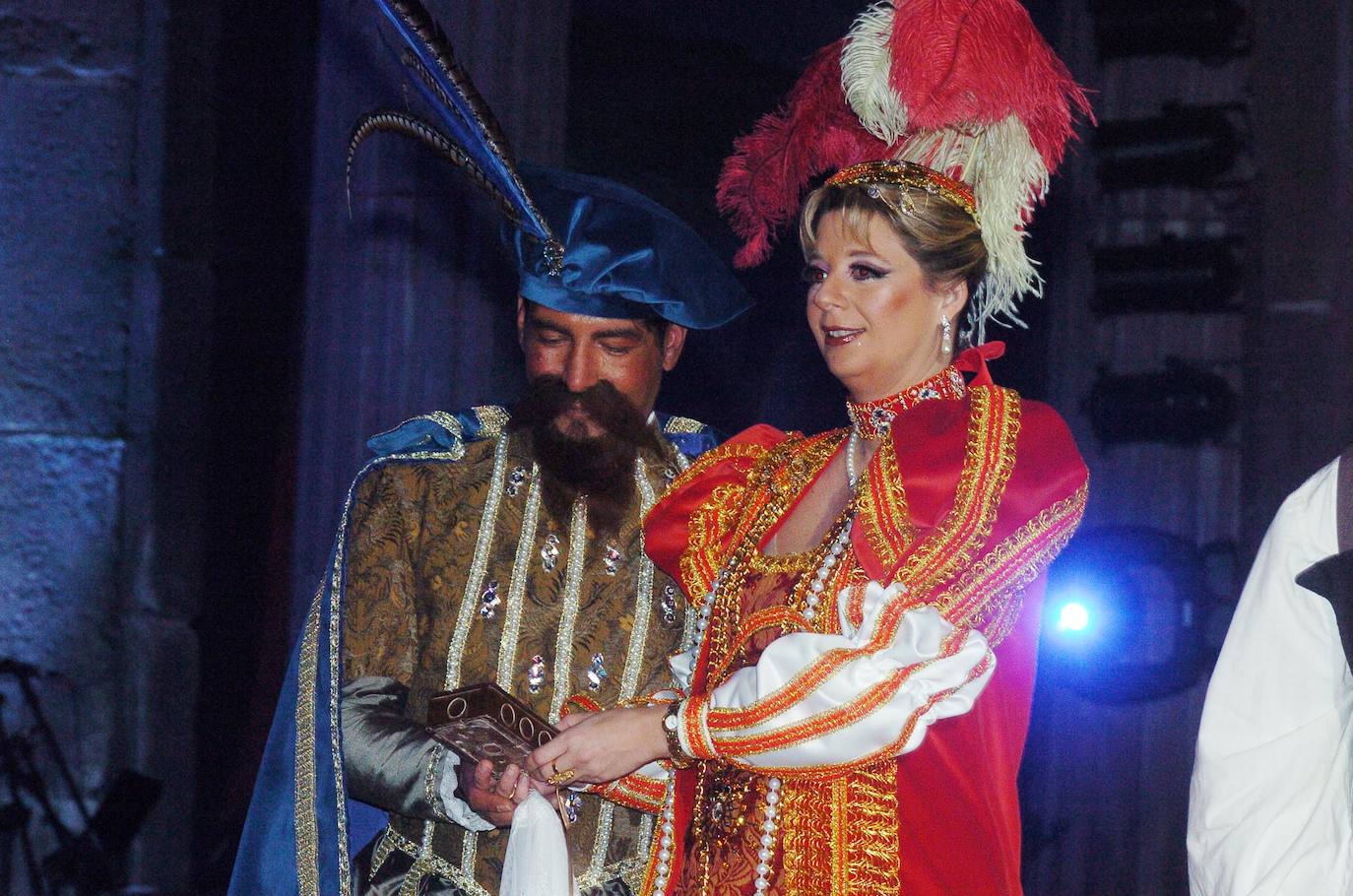 Pepa Luzardo con un vistoso atuendo carnavalero en 2005.