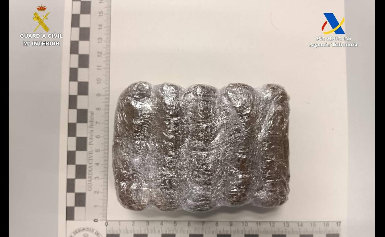 Imágenes de la droga incautada. 