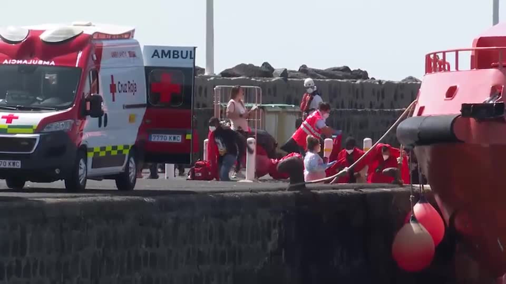 Salvamaneto Marítmo rescata y traslada hasta Arrecife una patera con 41 personas