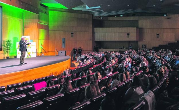 HiperDino retoma la celebración de su congreso anual con la asistencia de 400 personas